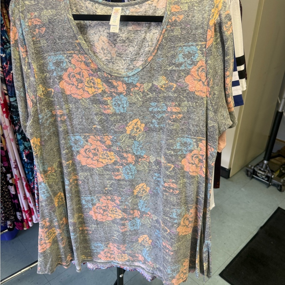 LuLaRoe 2XL Perfect T Floral Print Tunic - Gray, Pink, Blue
